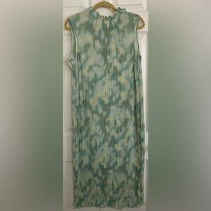 Elegant Blue and Cream Pleated Dress